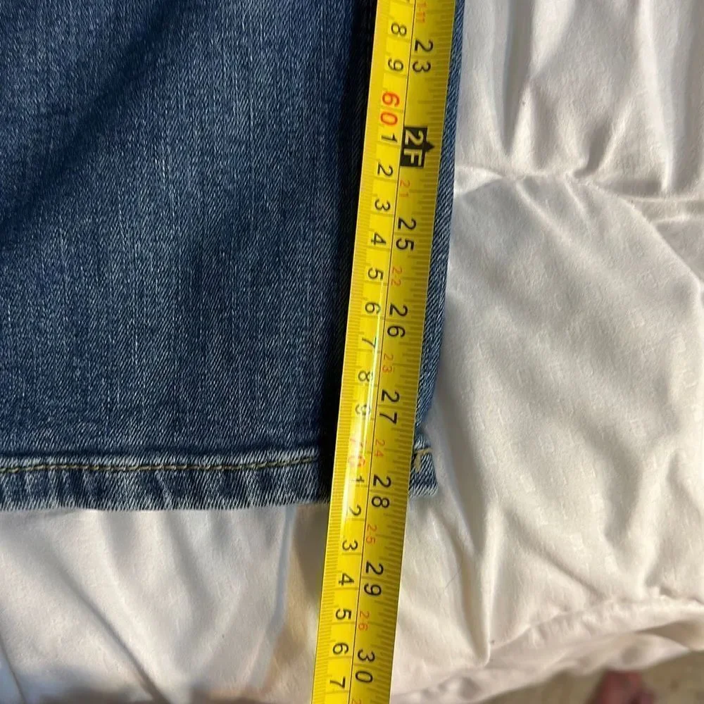 Levi’s 505 Jeans Waist: 38, inseam: 28 inches